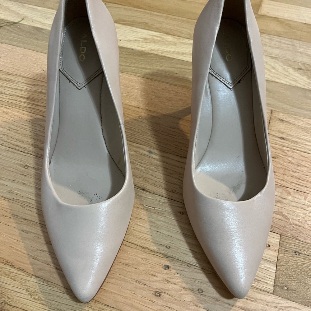 Worn 4x pointer toe aldo nude heels. Size 7